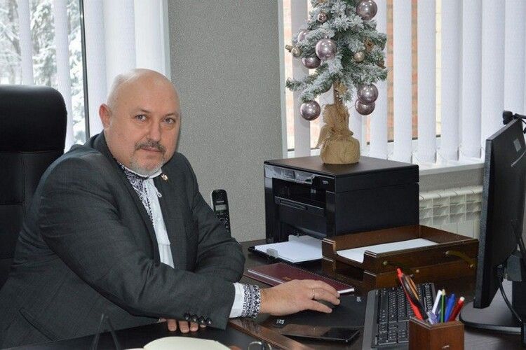 На Волині із дружини чиновника, який за бюджетні кошти замовляв у неї солодощі, стягнуть майже 50 тисяч гривень