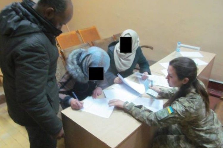 Дві сирійки попросили Україну надати їм статус біженців