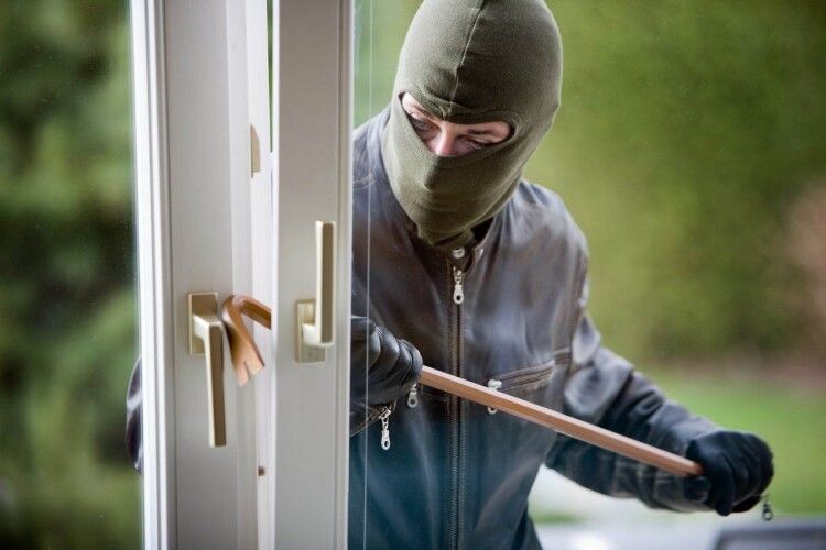 На Волині зловмисники вночі через вікно вдерлися до клубу