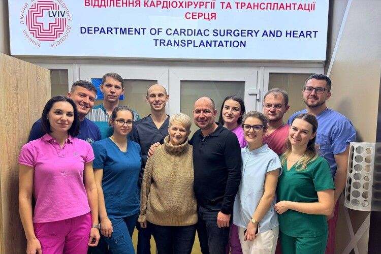 Волинянці видалили пухлину серця за допомогою робота