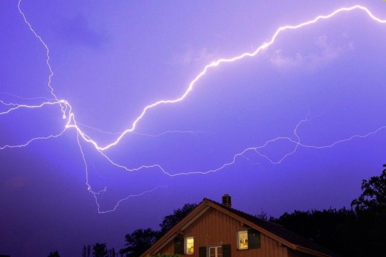 На Львівщині блискавка вбила чоловіка