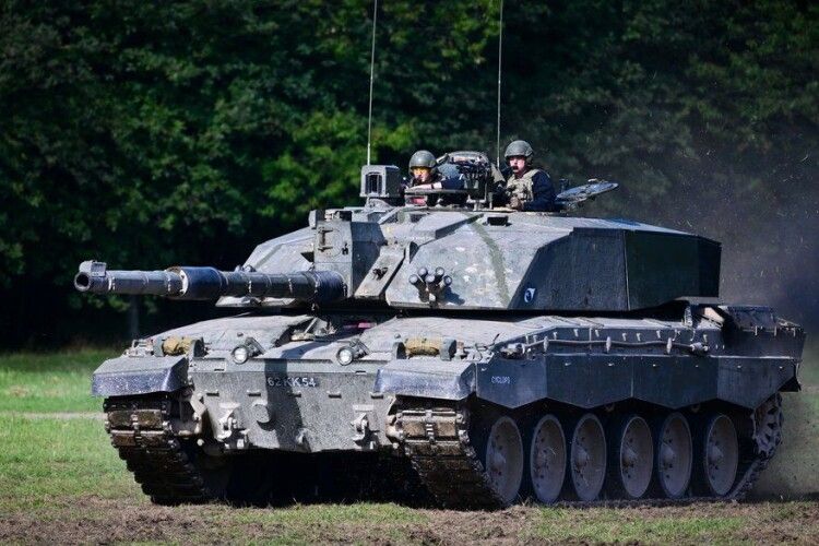 Британія відправить в Україну танки Challenger 2 і додаткові артсистеми