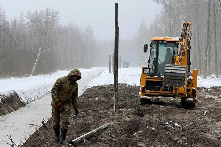 Продовжують мінувати волинську ділянку україно-білоруського кордону 