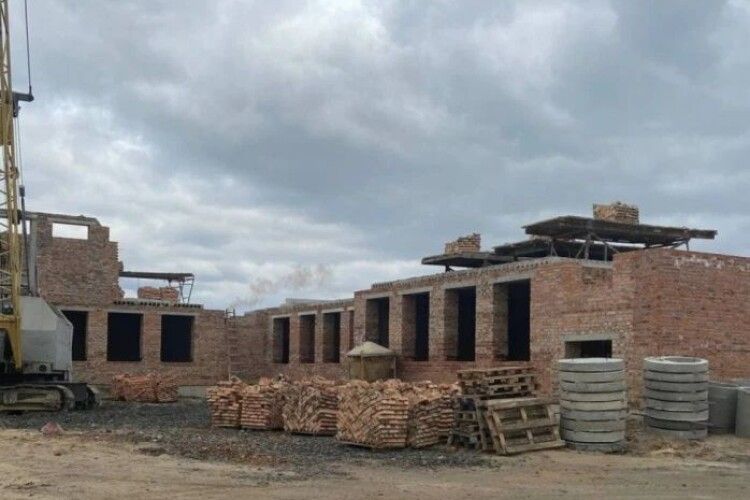 Зведення найбільшого на Волині довгобуду перенесли на 2022 рік