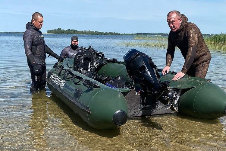 Що знайшли водолази у волинському озері  (Фото)