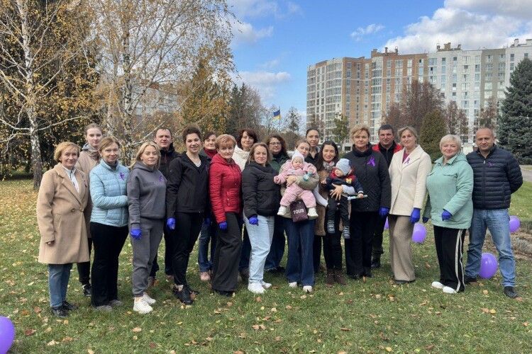 На території медзакладу у Луцьку з'явилася алея з тисячі тюльпанів