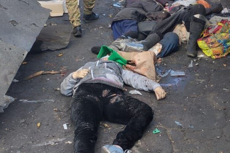 Окупанти завдали удару по ринку в Авдіївці: є жертви (Фото 18+)