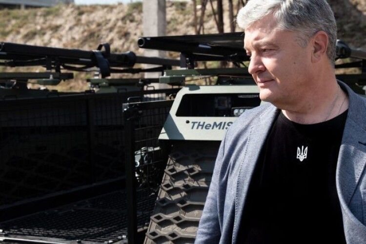 Порошенко про нові проекти для ЗСУ: в пріоритеті протиповітряна оборона, парамедики, БПЛА і броня