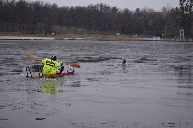На озері у Рівному працювали рятувальники