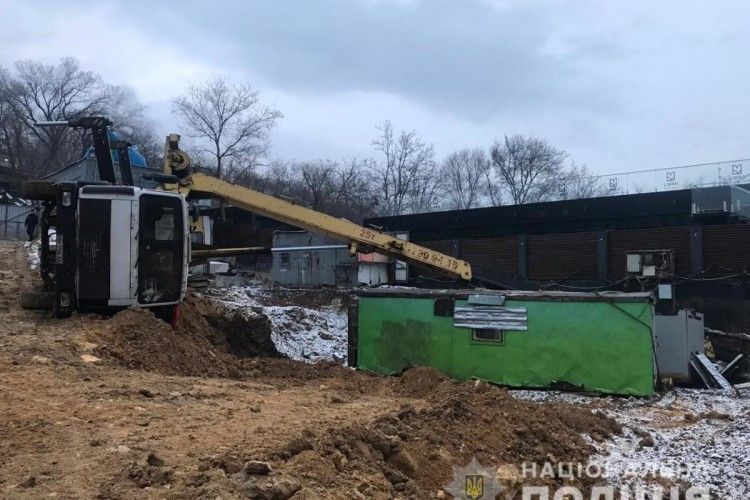 В Одесі впав кран, загинув будівельник