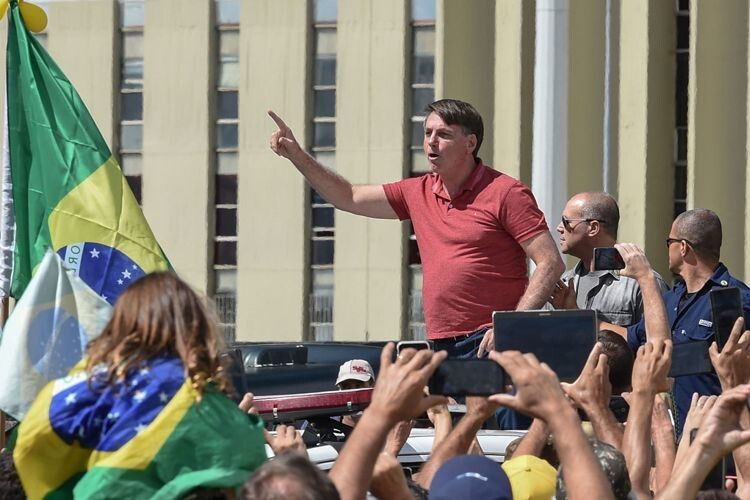 Президент Бразилії вийшов на мітинг проти… карантину