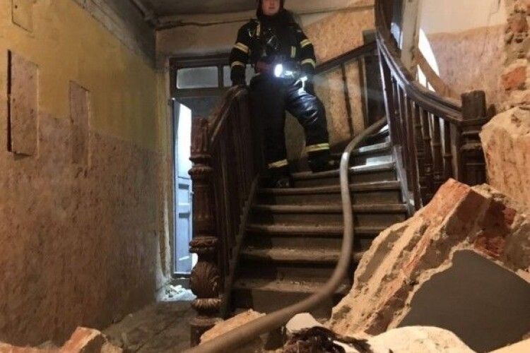 У Львові в житловому будинку стався вибух, що спричинив пожежу
