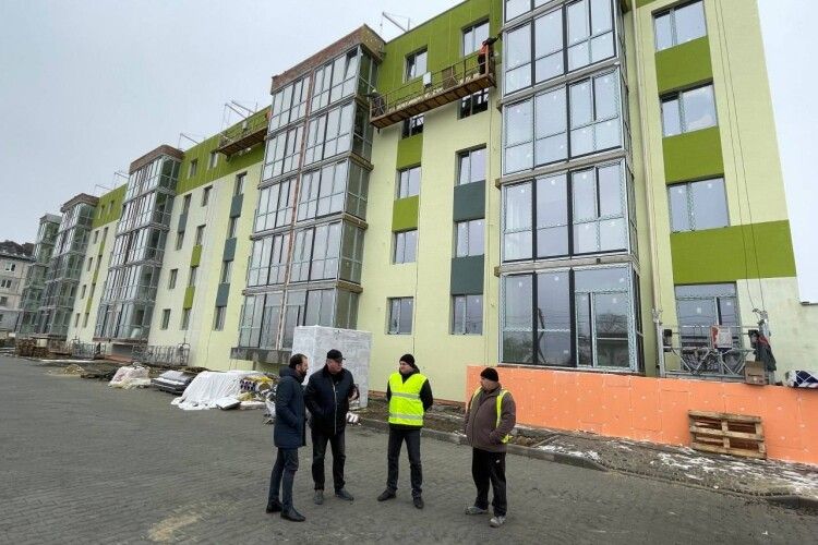 Будівництво дому для переселенців йде до завершення 