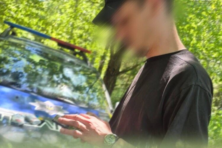 Помітно нервували: біля Луцька правоохоронці затримали чоловіків із наркотиками