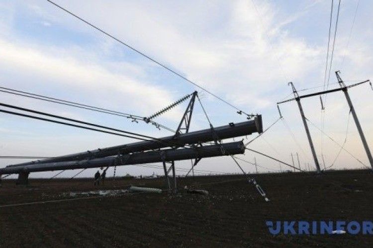 Міста і села семи областей залишилися «без світла» 