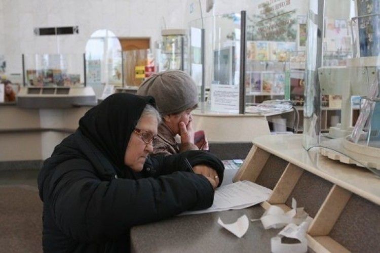 В «ЛНР» полюють на пенсіонерів, які повертаються з українською пенсією