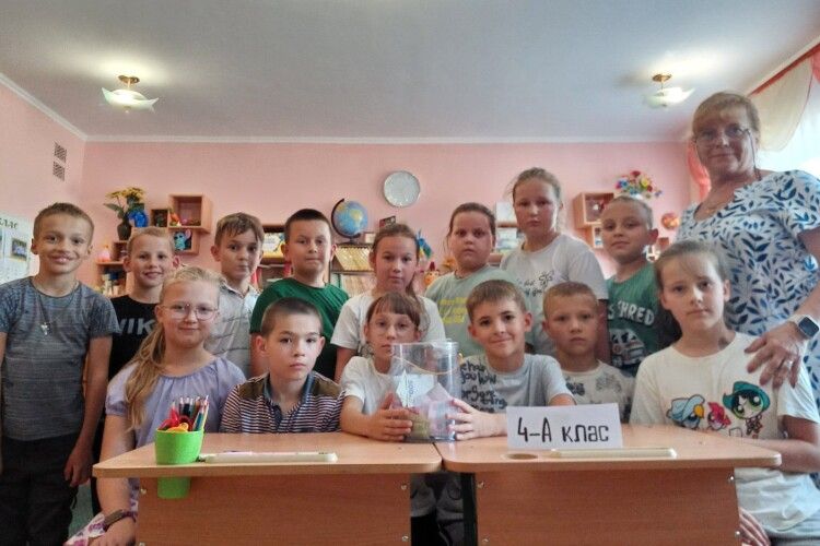 Школярі Луцького району допомогли випускнику-військовому з ремонтом авто