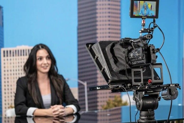 Телесуфлер для камери: що це і навіщо він потрібен