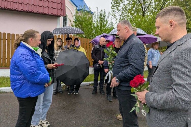 Дружині Героя-волинянина вручили його посмертну нагороду