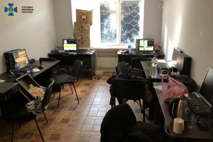 У центрі Луцька кіберфахівці викрили підпільний call-центр: зловмисники крали кошти з рахунків 