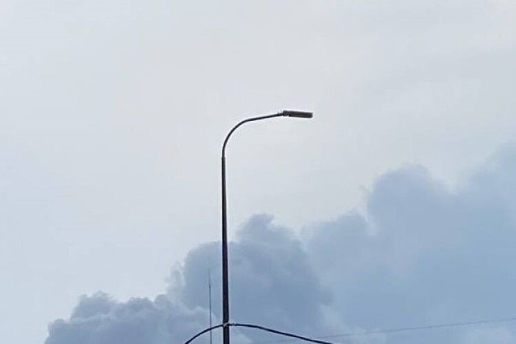 У Львові пролунали вибухи: над містом дим