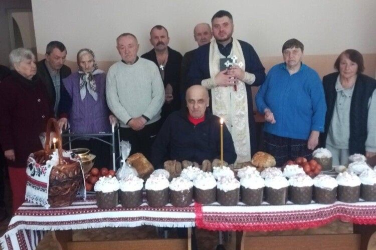 На Волині порадували дарунками літніх людей