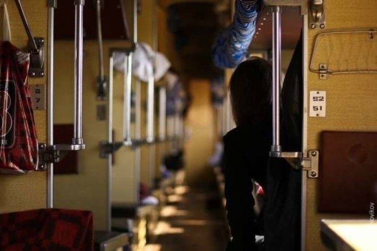 «Укрзалізниця» придбає 3 тисячі пасків безпеки для пасажирів верхніх полиць