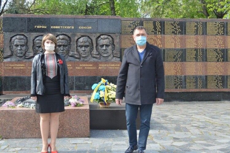 У Ковелі представники міської влади вшанували пам’ять всіх, хто віддав життя за Україну