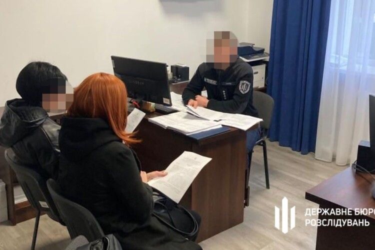 На Рівненщині родички посадовця військової частини незаконно отримували бойові доплати