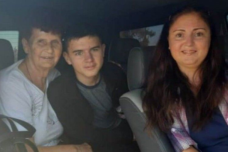 Родина Сенцова перетнула адмінкордон з анексованим Кримом і їде до Києва