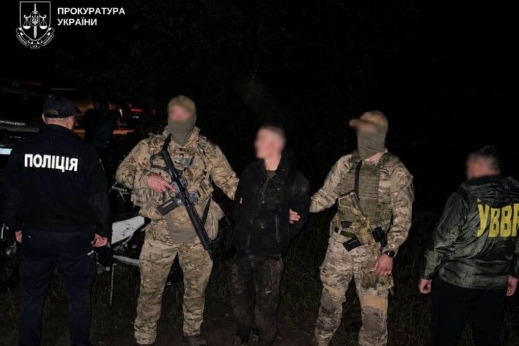 На Рівненщині 22-річний молодик заробляв тисячі доларів на ухилянтах