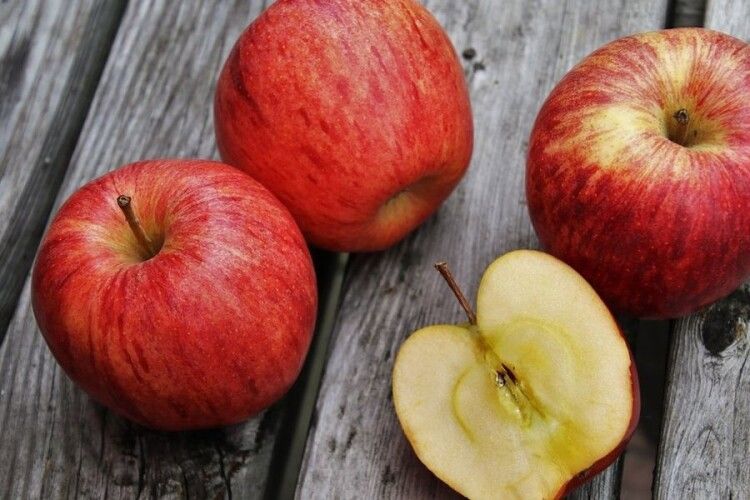 Яблука в Україні подорожчають втричі та поб'ють цінові рекорди