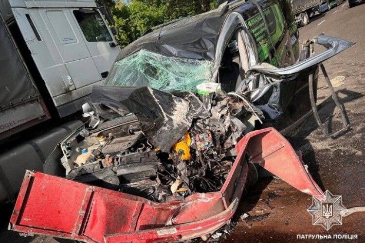 Автівки стали металобрухтом: на Волині в аварію потрапили три машини (Фото)