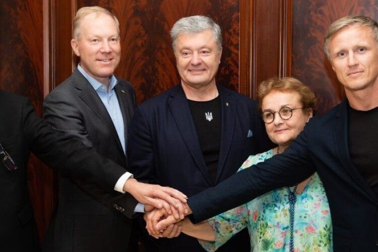 Порошенко на зустрічі з парламентарями країн Балтії та Фінляндії і закликав прискорити членство України в НАТО та ЄС