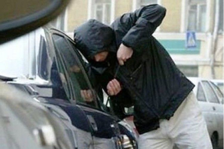 Луцька місцева прокуратура просить автовласників бути пильними – в обласному центрі почастішали крадіжки із авто!