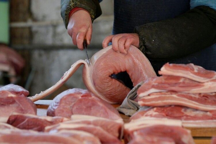 «Чому це м'ясо рохкає іноземною мовою?»: Україна в чотири рази наростила обсяги імпорту свинини
