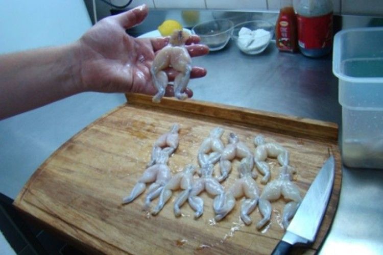 Французи їстимуть українських жаб