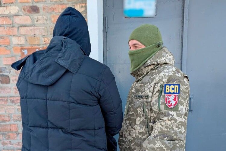 На Рівненщині затримали військового під час закупівлі наркотиків