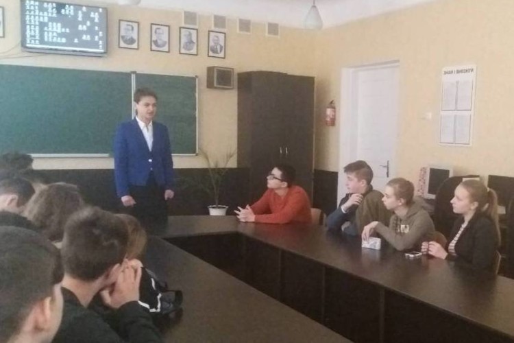 Нововолинським школярам показали життя неповнолітніх у колоніях