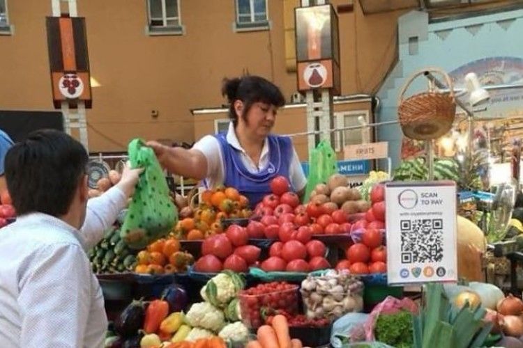 У Києві на Бесарабському ринку вже «ходять» нові гроші