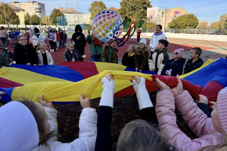 У ліцеї на Волині відбулося спортивно-сімейне свято