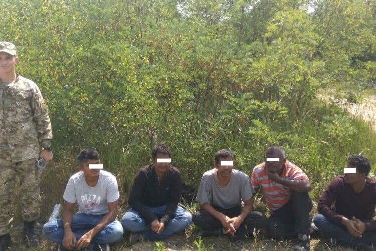 Невідомі покинули напризволяще шістьох вихідців з Індії та Пакистану у лісах Закарпаття