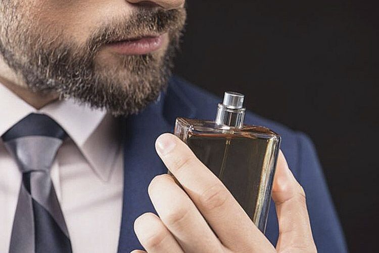 На чоловіках і жінках парфуми по-різному пахнуть