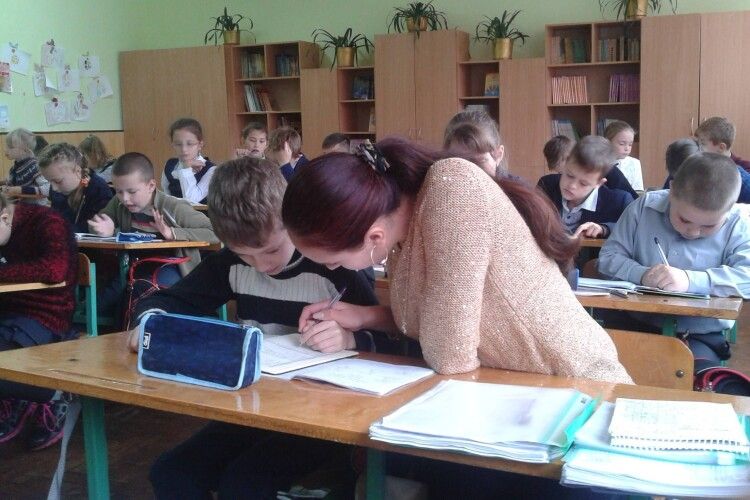 «Піднятися сходами» чи «зрозуміти предмет»: хто допомагає особливим дітям у школах Луцька