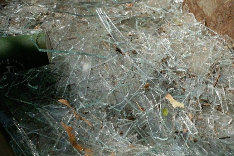 Нову зупинку в Луцьку пошкодили невідомі (Фото)