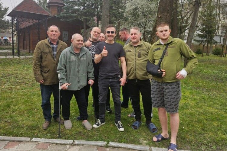 Святослав Вакарчук відвідав поранених воїнів-прикордонників (Фото)