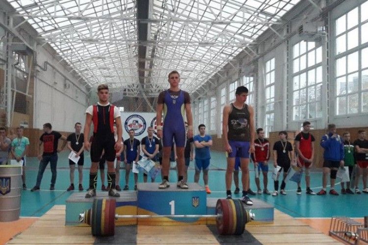Старовижівчанин став кращим важкоатлетом