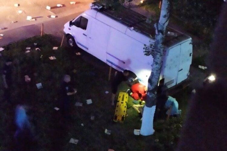 Поліція з’ясувала, чому чоловік випав з 9 поверху у Луцьку