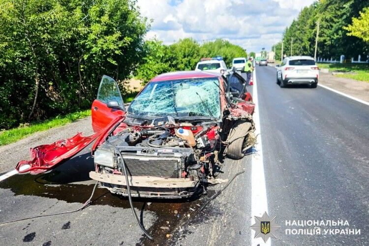 Виїхав на зустрічну смугу: у ДТП на Рівненщині постраждав волинянин