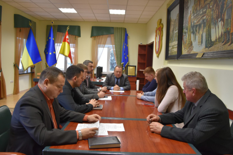 У Луцькій міській ради обговорили зі студентами питання пільгового проїзду в автобусах